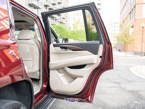 Used 2020 Cadillac Escalade Luxury w/ Escalade Sport Edition AWD/4WD image 45