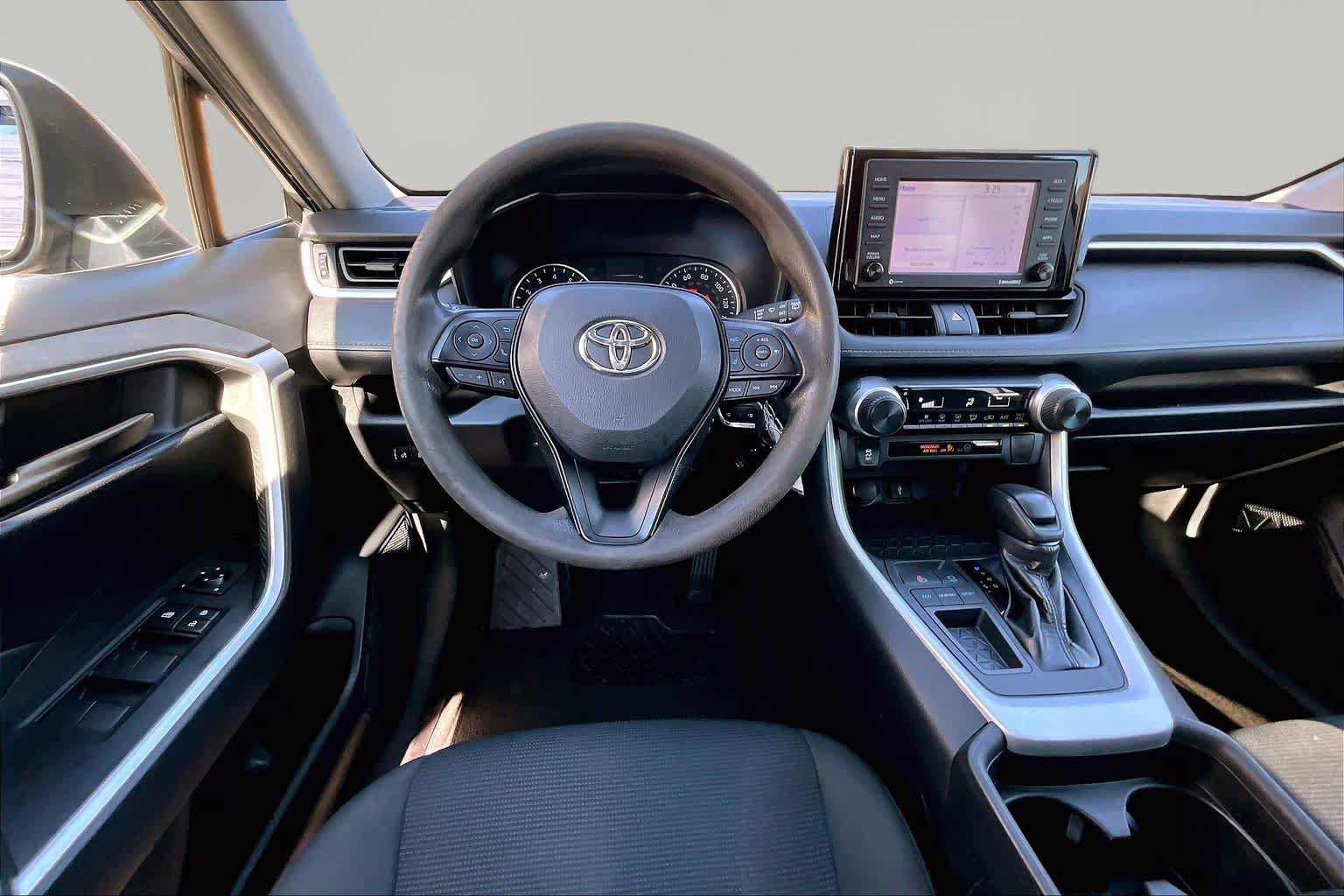 Used 2020 Toyota RAV4 LE FWD image 6