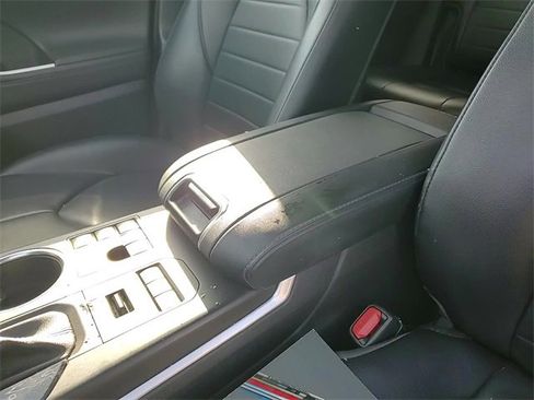 Certified 2023 Toyota Highlander XLE image 19