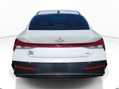 Used 2025 Hyundai Elantra Limited image 5