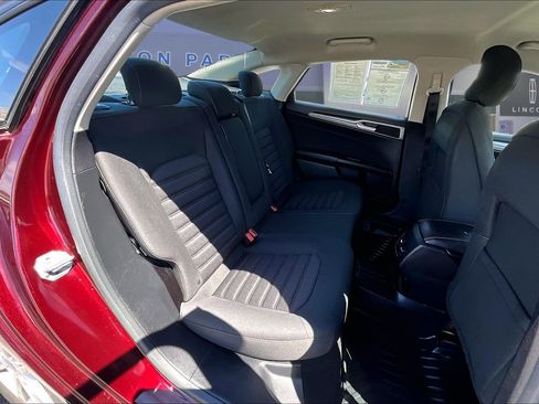 Used 2017 Ford Fusion SE image 26