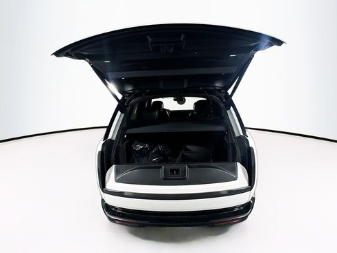 Used 2025 Land Rover Range Rover SE image 27