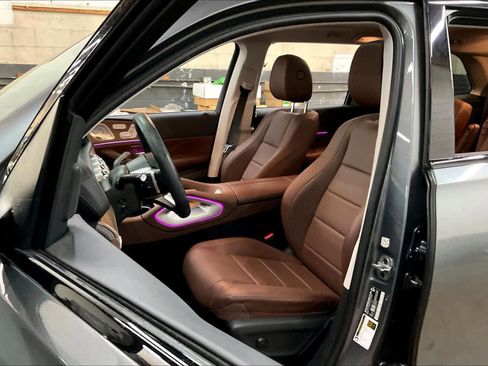 Used 2024 Mercedes-Benz GLS 450 4MATIC image 27