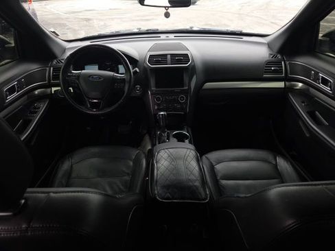 Used 2018 Ford Explorer XLT w/ Equipment Group 202A image 18