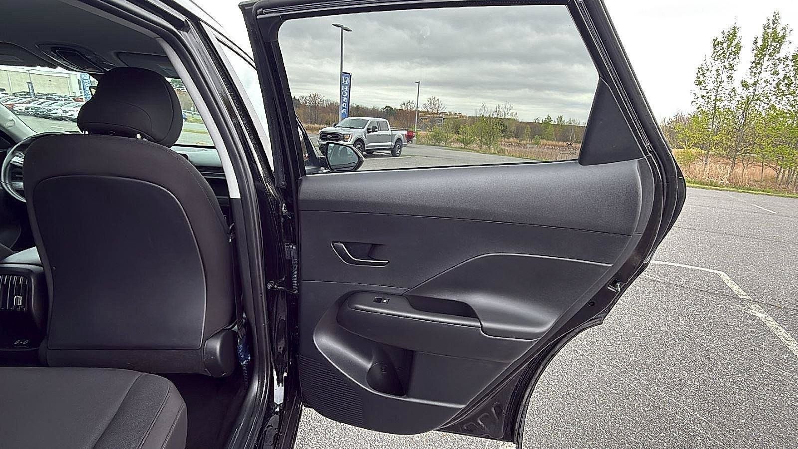 Used 2024 Hyundai Kona SEL FWD image 19