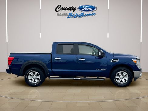 Used 2017 Nissan Titan SV AWD/4WD image 8