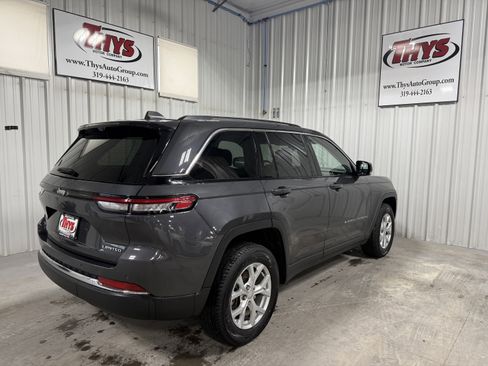 Used 2023 Jeep Grand Cherokee Limited w/ Luxury Tech Group II image 3