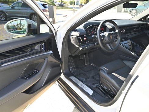 Used 2024 Porsche Panamera 4 image 9