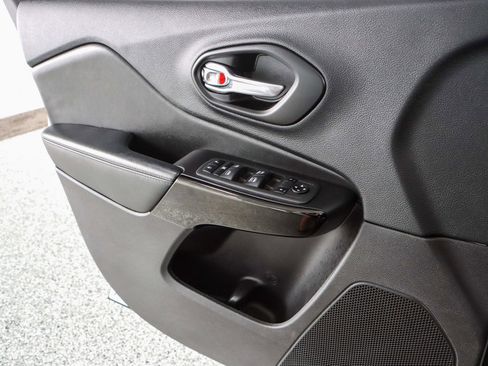 Used 2021 Jeep Cherokee Latitude Plus image 20