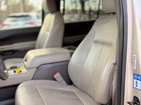 Used 2018 Ford Expedition XLT w/ Equipment Group 202A image 12