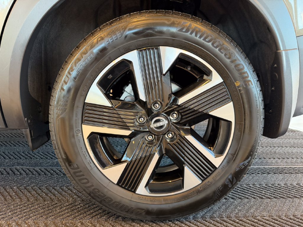 Used 2025 Nissan Kicks SR AWD/4WD image 12