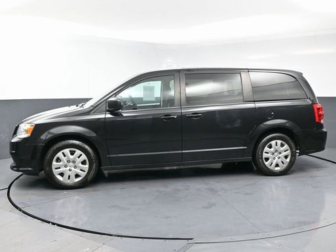 Used 2018 Dodge Grand Caravan SE w/ UConnect Hands-Free Group image 6