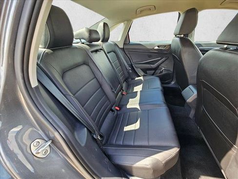 Used 2024 Volkswagen Jetta SE FWD image 18