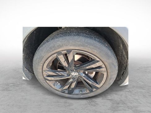 Used 2023 Volkswagen Tiguan SE R-Line FWD image 3