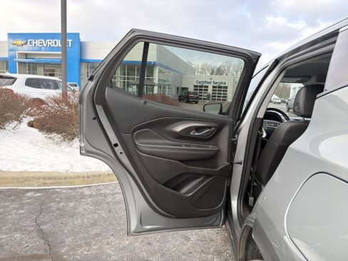 Used 2023 GMC Terrain SLT image 28