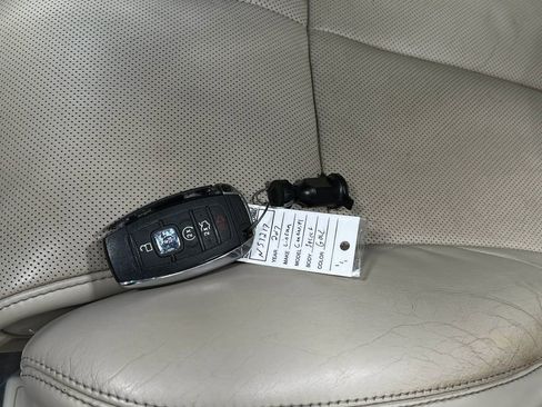 Used 2017 Lincoln Continental Select w/ Climate Package FWD image 38