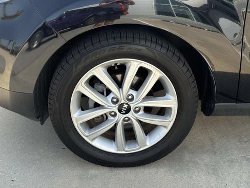 Used 2019 Kia Soul + FWD image 4