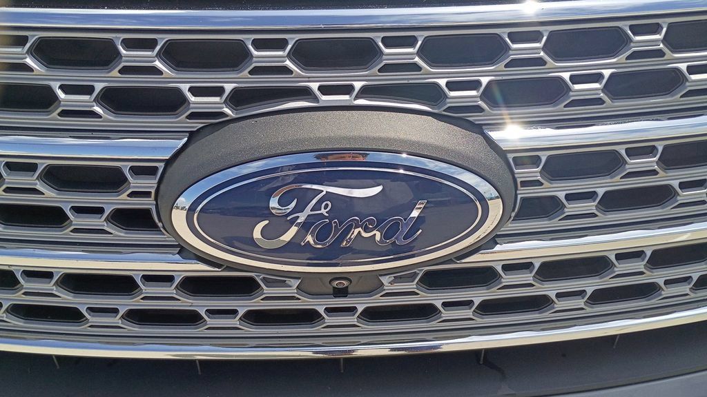 Used 2021 Ford Explorer Limited w/ Equipment Group 301A RWD image 14