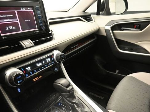 Used 2020 Toyota RAV4 XLE FWD image 27