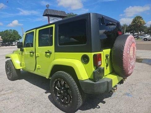 Used 2016 Jeep Wrangler Unlimited Sahara w/ Connectivity Group AWD/4WD image 7