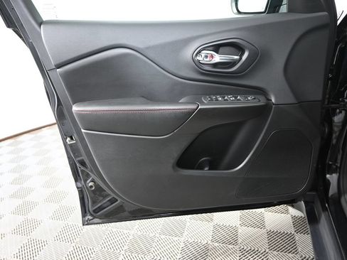 Used 2019 Jeep Cherokee Trailhawk w/ Cold Weather Group AWD/4WD image 18