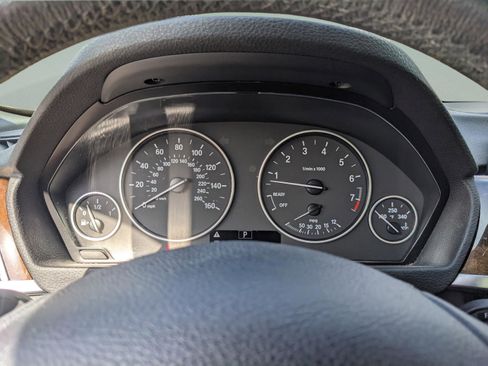 Used 2017 BMW 320i Sedan image 10