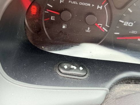 Used 2003 Ford Taurus SE FWD image 16