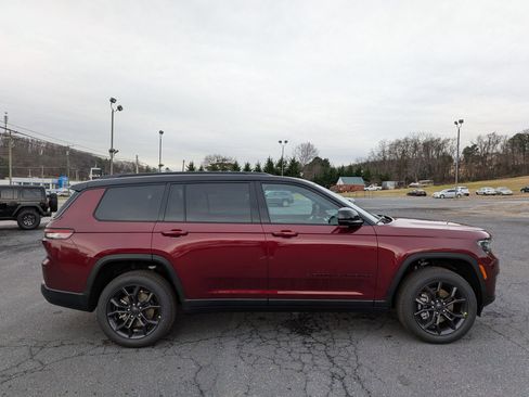 New 2025 Jeep Grand Cherokee L Limited w/ Trailer Tow Package image 4