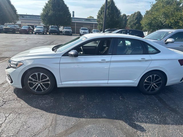 Used 2024 Volkswagen Jetta Sport FWD image 4