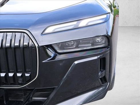 Certified 2025 BMW 740i xDrive AWD/4WD image 2