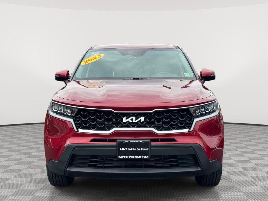 Certified 2023 Kia Sorento LX AWD/4WD image 2
