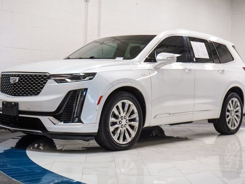 Used 2022 Cadillac XT6 Premium Luxury w/ Technology Package FWD image 4