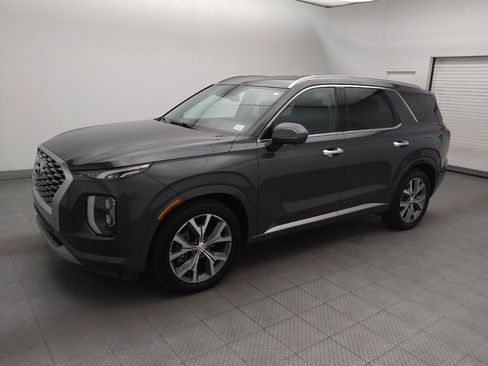 Used 2022 Hyundai Palisade Limited FWD image 2