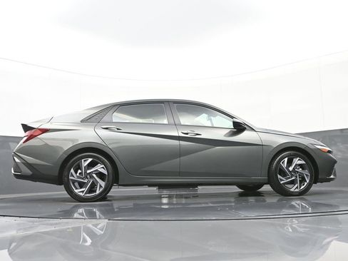 Certified 2025 Hyundai Elantra Sport image 37