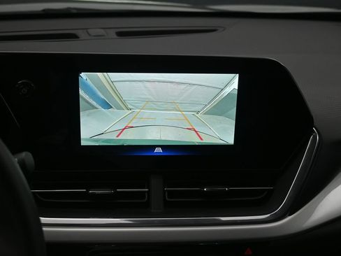 Used 2025 Chevrolet Trax LT w/ LT Convenience Package FWD image 14