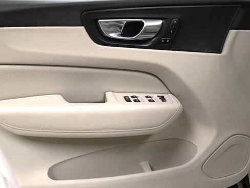 Used 2019 Volvo XC60 T5 Momentum w/ Premium Package image 52