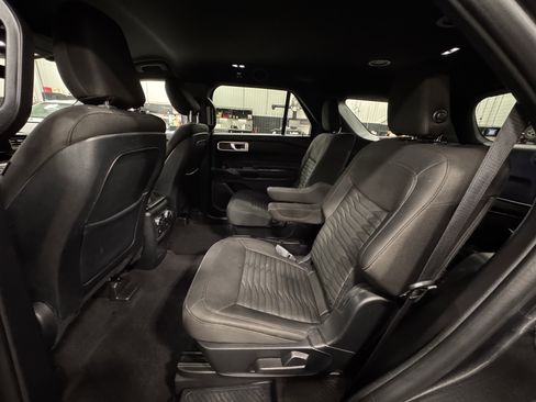 Used 2020 Ford Explorer XLT image 20