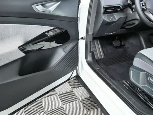 Certified 2025 Volkswagen ID.4 Pro RWD image 10