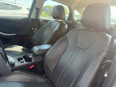 Used 2014 Ford Focus SE w/ Equipment Group 201A FWD image 10