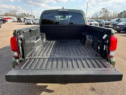 Used 2021 Toyota Tacoma SR5 w/ Trail Edition image 14