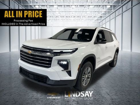Used 2025 Chevrolet Traverse LT AWD/4WD image 1