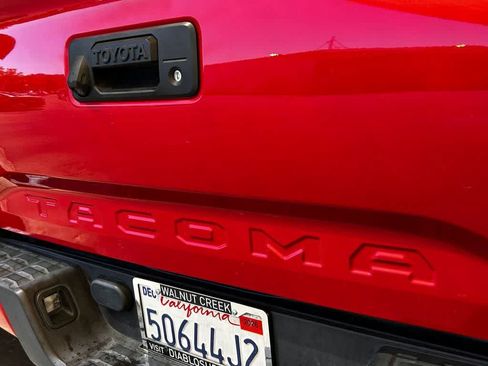 Used 2017 Toyota Tacoma SR w/ SR Convenience Package RWD image 7