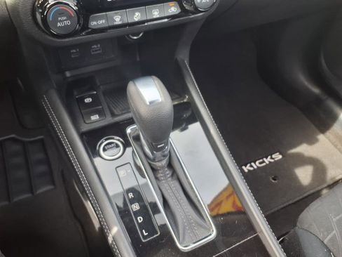 Used 2022 Nissan Kicks SV w/ Interior Electronics Package FWD image 18