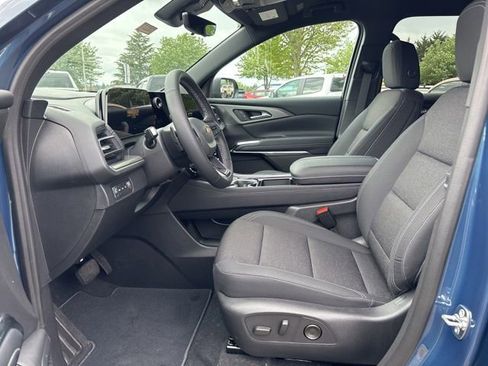 New 2026 Chevrolet Traverse LT w/ Driver Confidence Package AWD/4WD image 9