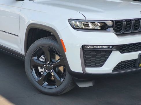New 2026 Jeep Grand Cherokee L Limited w/ Limited Altitude Package AWD/4WD image 3