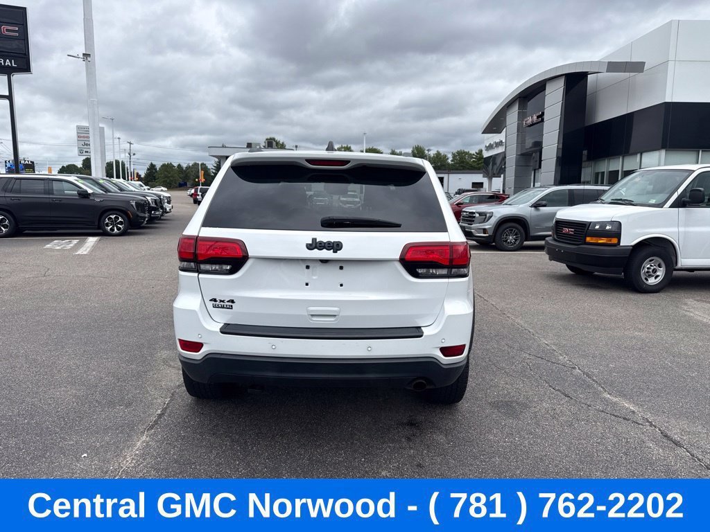 Used 2019 Jeep Grand Cherokee Laredo AWD/4WD image 4
