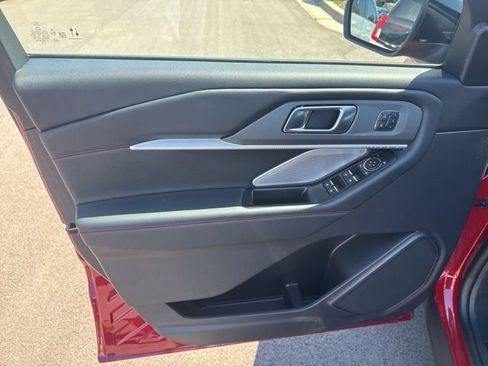 Used 2025 Ford Explorer ST image 8
