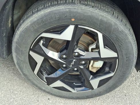 Used 2024 Kia Seltos EX image 11