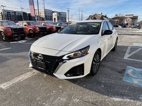 Used 2024 Nissan Altima 2.5 SV image 7