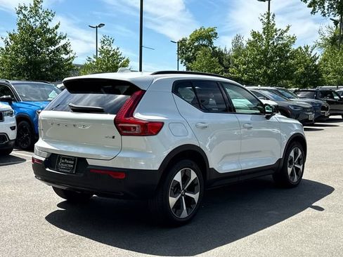 Used 2025 Volvo XC40 B5 Plus AWD/4WD image 7